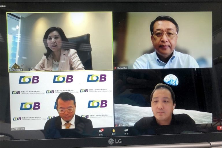 台灣玉山科技協會舉行「後疫情時代的生技產業大未來」線上論壇，理事長李紀珠（左上）、生物開發中心執行長吳忠勳（左下）、MIT生物工程及電機工程系副教授盧冠達（右下）、以及互貴興業生技公司創辦人暨執行郭加泳（右上）出席。（記者陳炳宏翻攝）